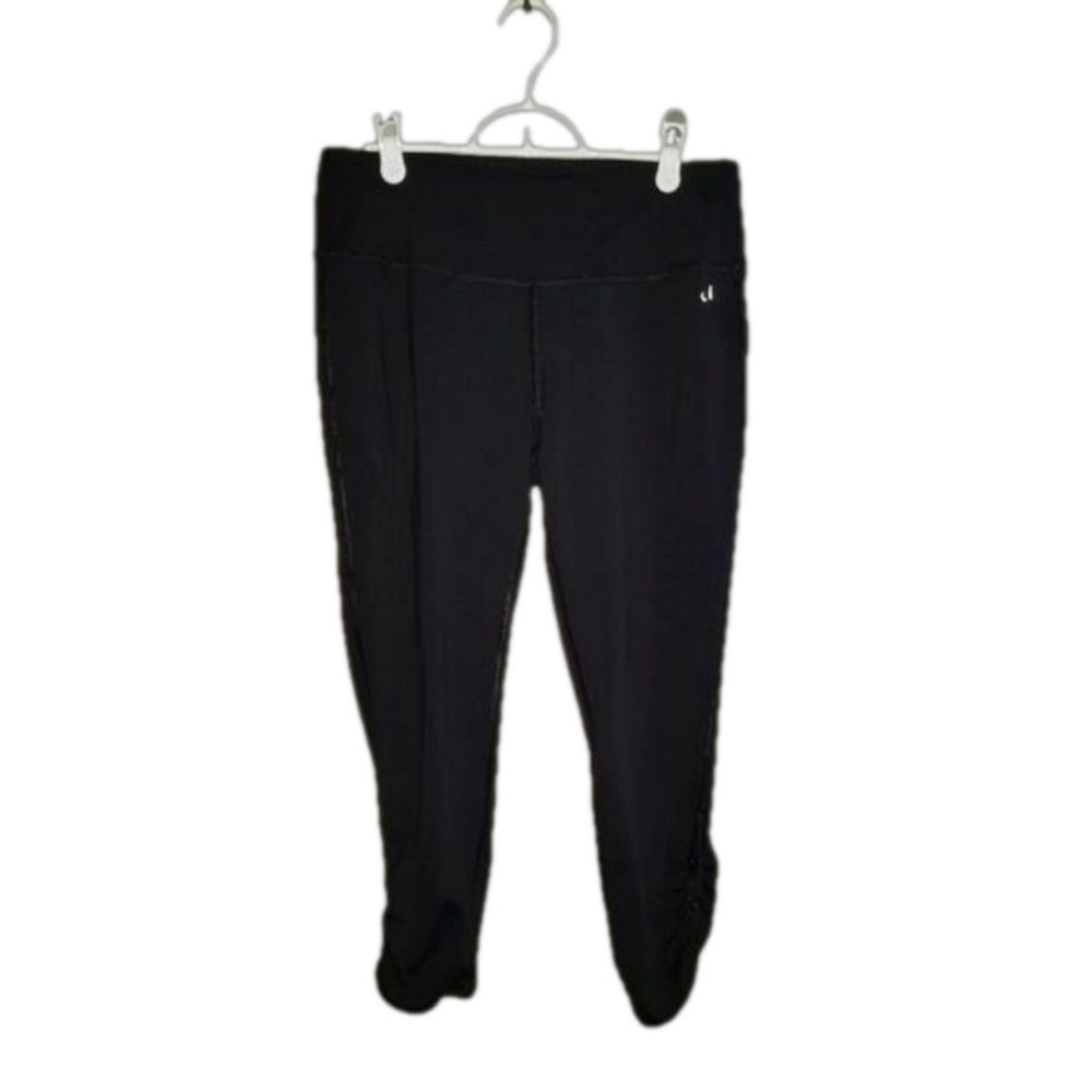 ALO Black Womens Athletic Capri Leggings Button Embellishment Label Reads Size M